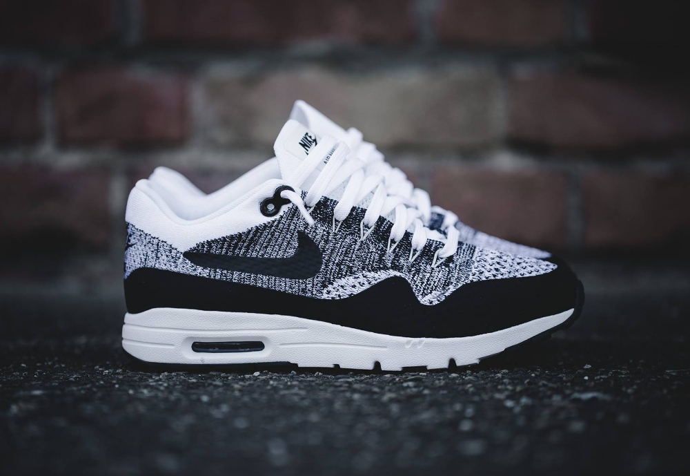 nike air max flyknit oreo